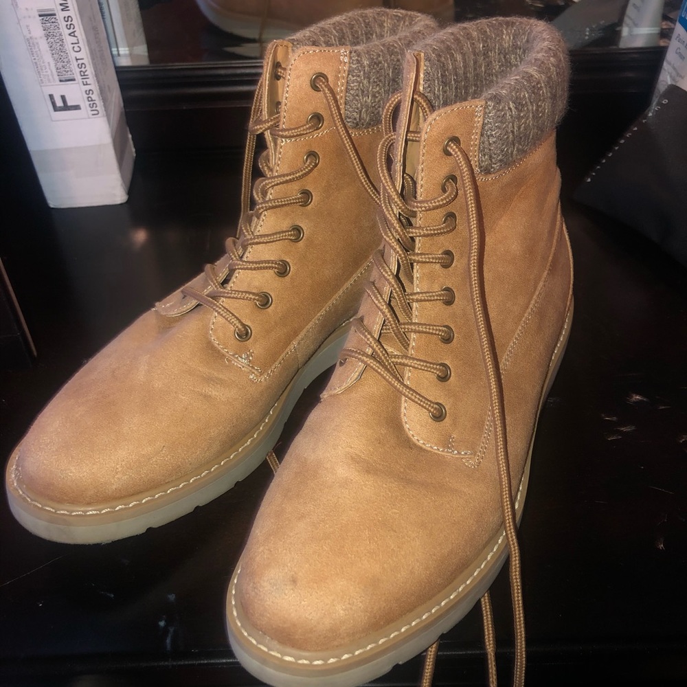 Combat boots
